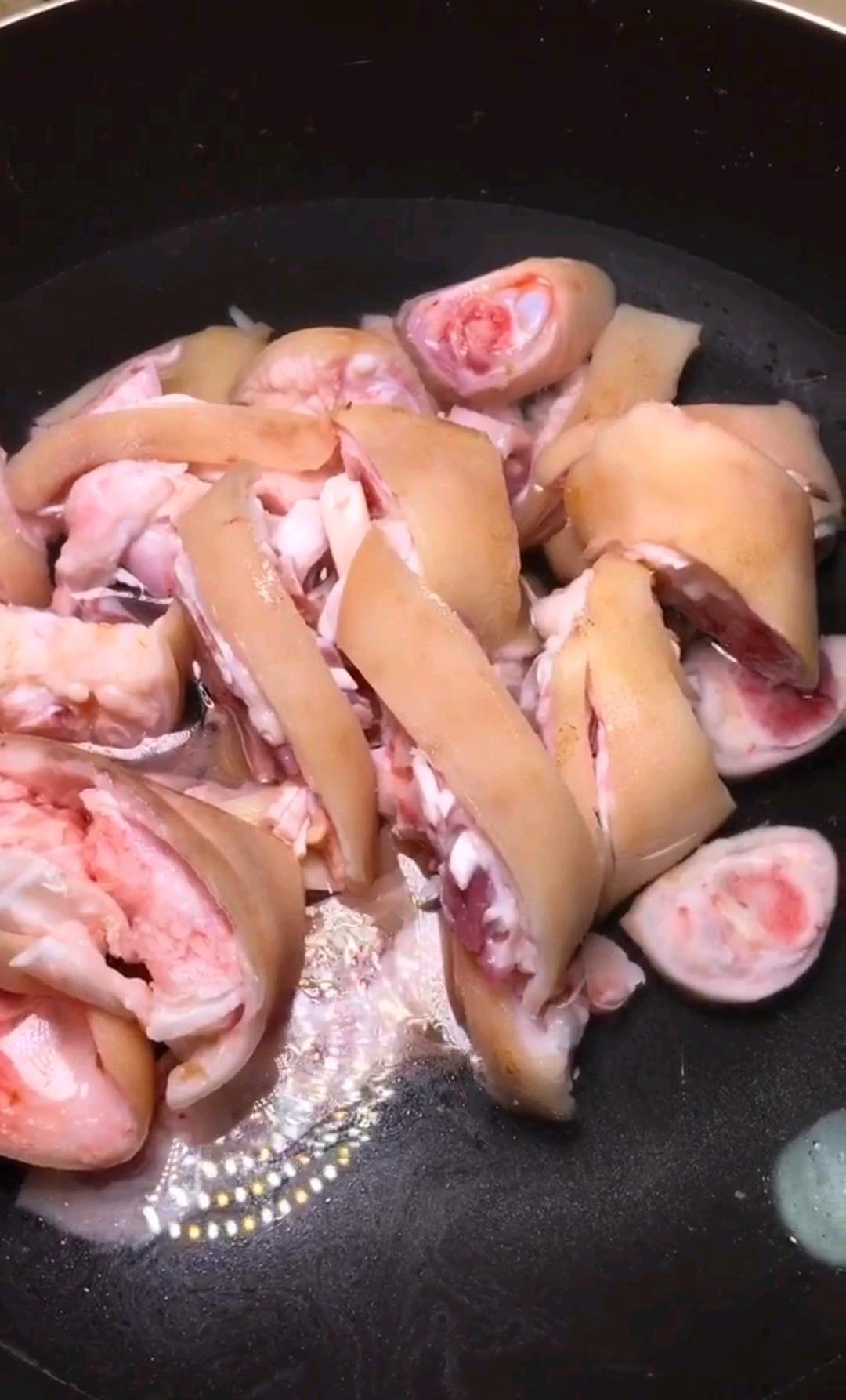 秋天吃猪蹄好处多,解馋美肤,换个花样,天天吃都不腻_食用_黄豆_食材