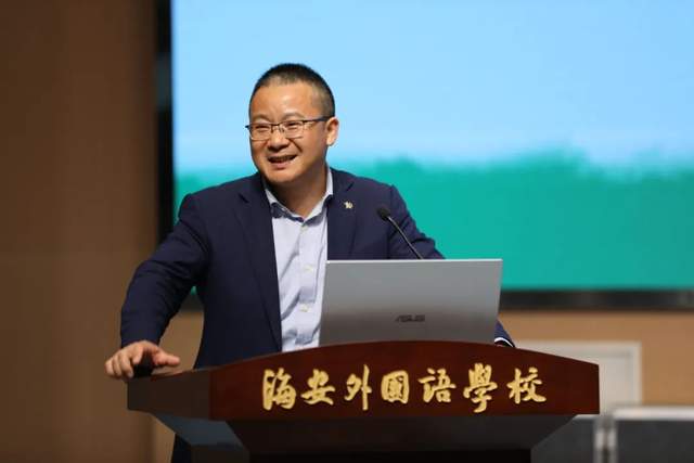 著名家庭教育专家殷飞教授莅临海安外国语学校,带来公益讲座