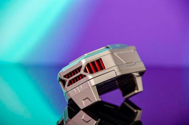 红魔散热器4Pro背夹版:27W强劲散热,夏日手机不再烫手!