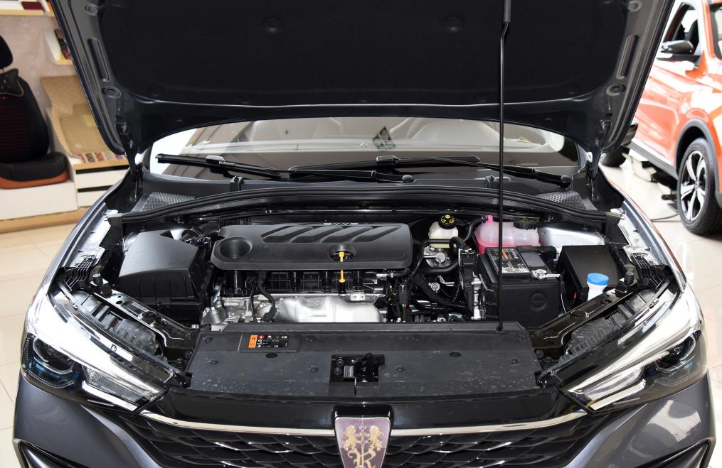 荣威i5预售,前脸"大众化",换新车标!