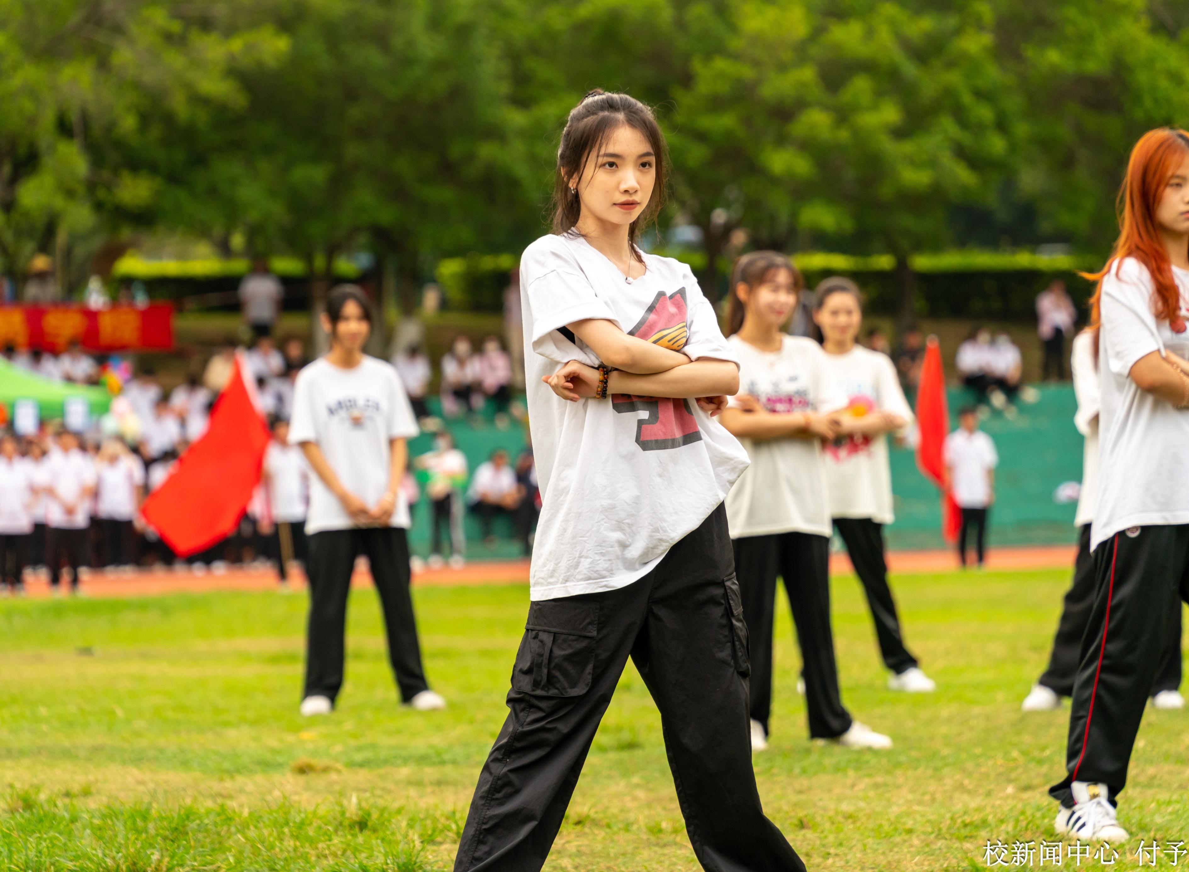 活力爆表!广州华商职业学院万名师生一同参与趣味运动会