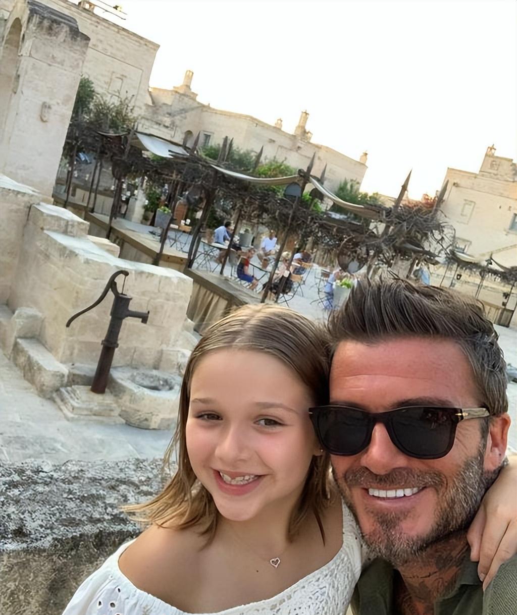 贝克汉姆爱妻公开女儿泳装照,11岁小七长成亭亭玉立美少女_维多利亚