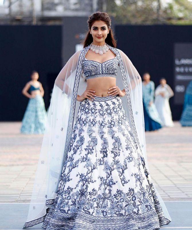 国外举办时装周,女星穿纱丽争奇斗艳,谁是你心目中的女神?