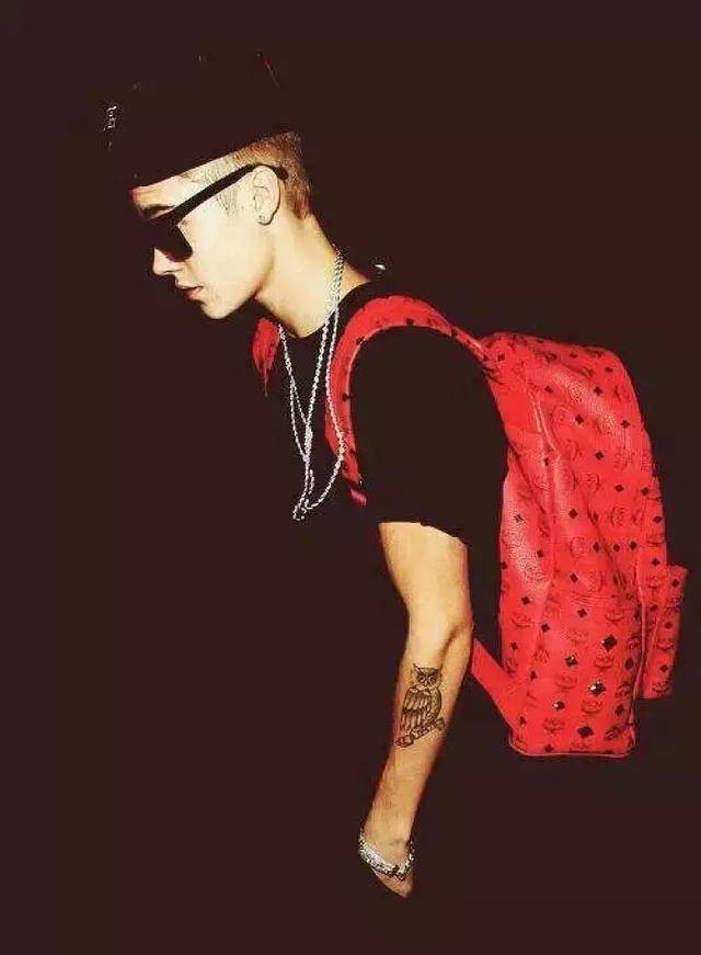 不得不说,比伯小正太的时候是真心好看的,以前还是他颜饭 音饭,就是