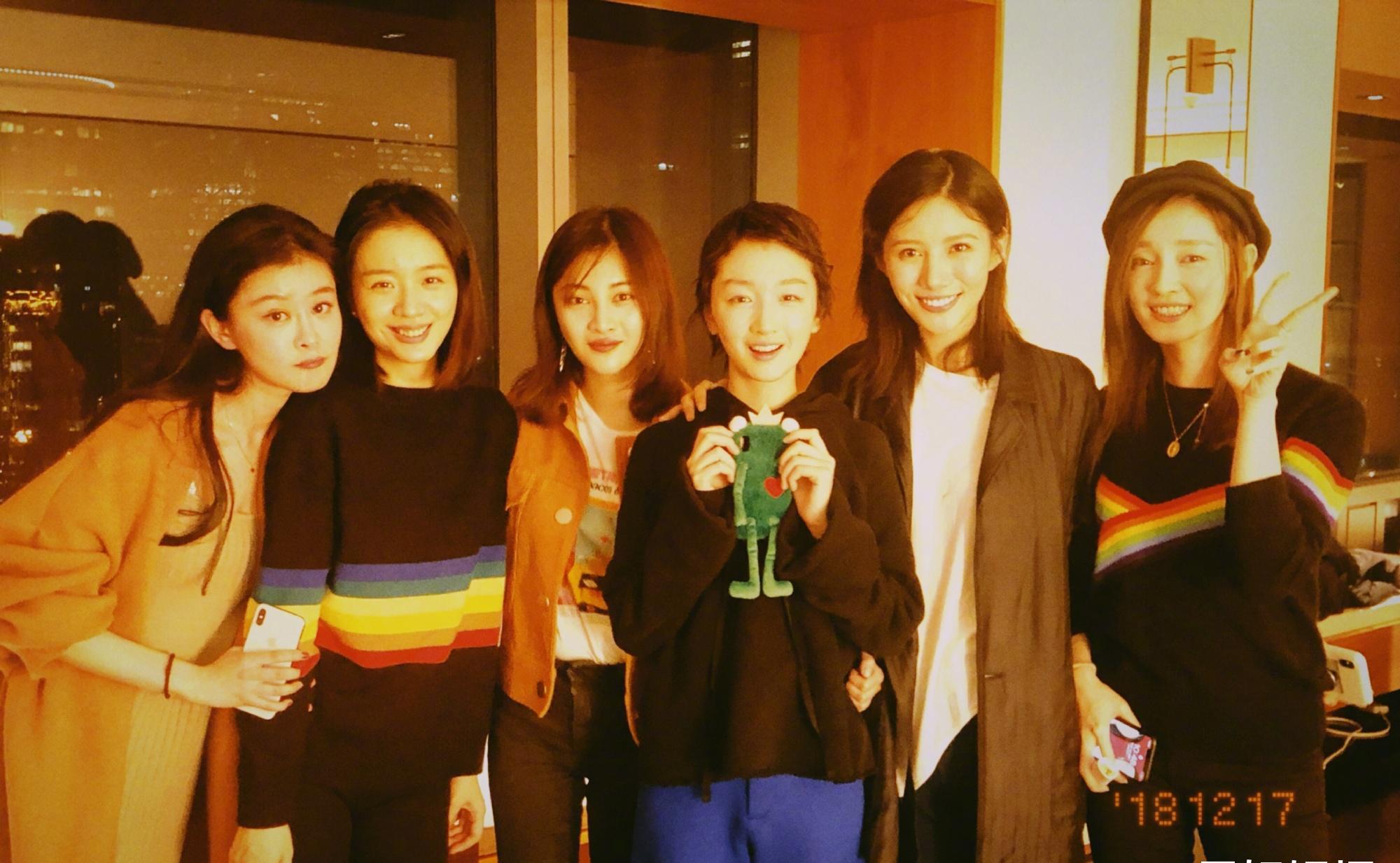 入学至今12年,吴优和周冬雨一直是很好的朋友,从大学至今关系很亲近