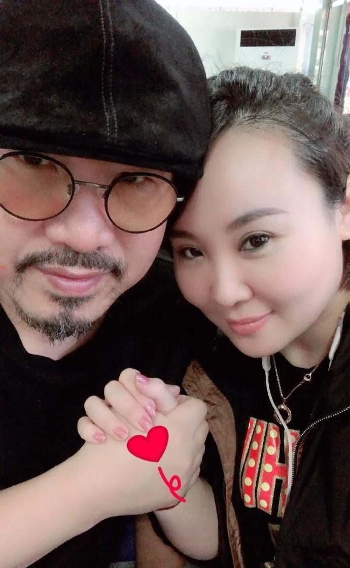 李琳:嫁大11岁王小利,恩爱22年生一儿一女,一家五口幸福美满_二人转