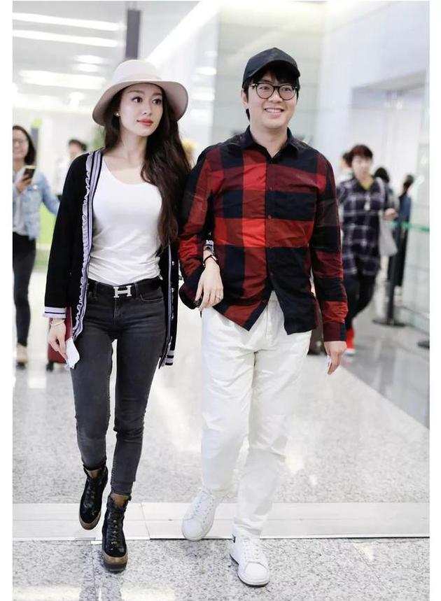 记得曾几何时,林依轮做客郎朗吉娜的小屋,两人谈笑间吉娜觉得有些凉