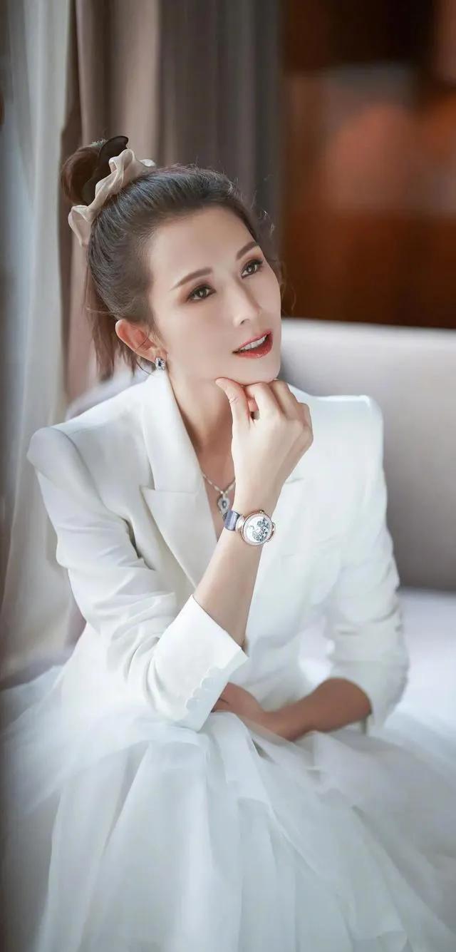 50岁的蔡少芬,风韵犹存,浪姐4优秀_老公_人气_排名