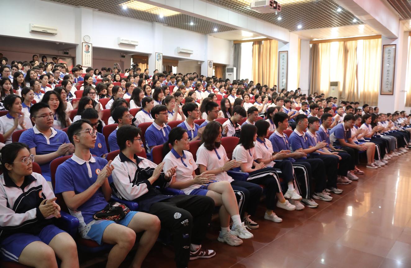 深圳市松岗中学:高举民族团结教育大旗,办全国一流的新疆班_地方_个人