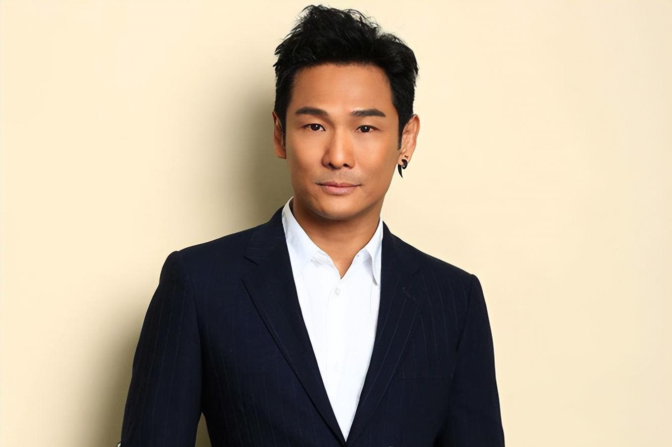 差4岁却像双胞胎,哥哥息影后成金牌健身教练_网友_李乐诗_儿子