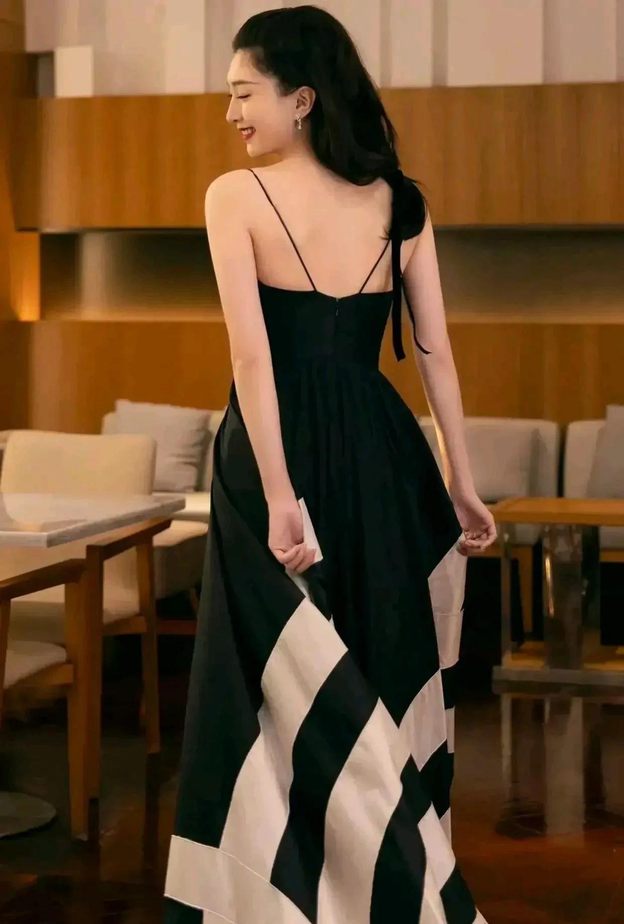 气质女神江疏影 黑色深v礼服,意想不到的性感