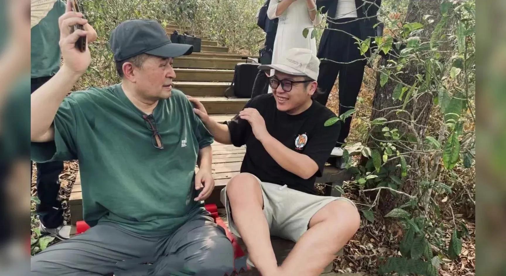 毕福剑近照曝光，风光不再，但生活依旧多姿多彩！-61岁毕福剑现身商演