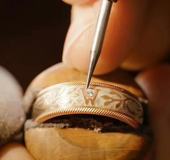 神秘的德国超奢珠宝 wellendorff华洛芙_戒指_品牌_旋转设计