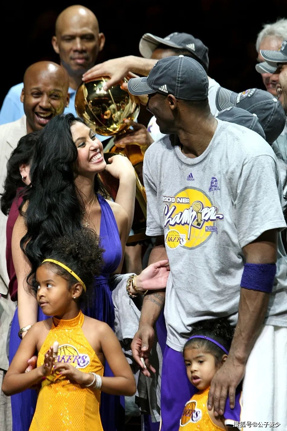 科比离世3年后,留下美妻一人,两人经受住出轨却没逃过意外_瓦妮莎_二