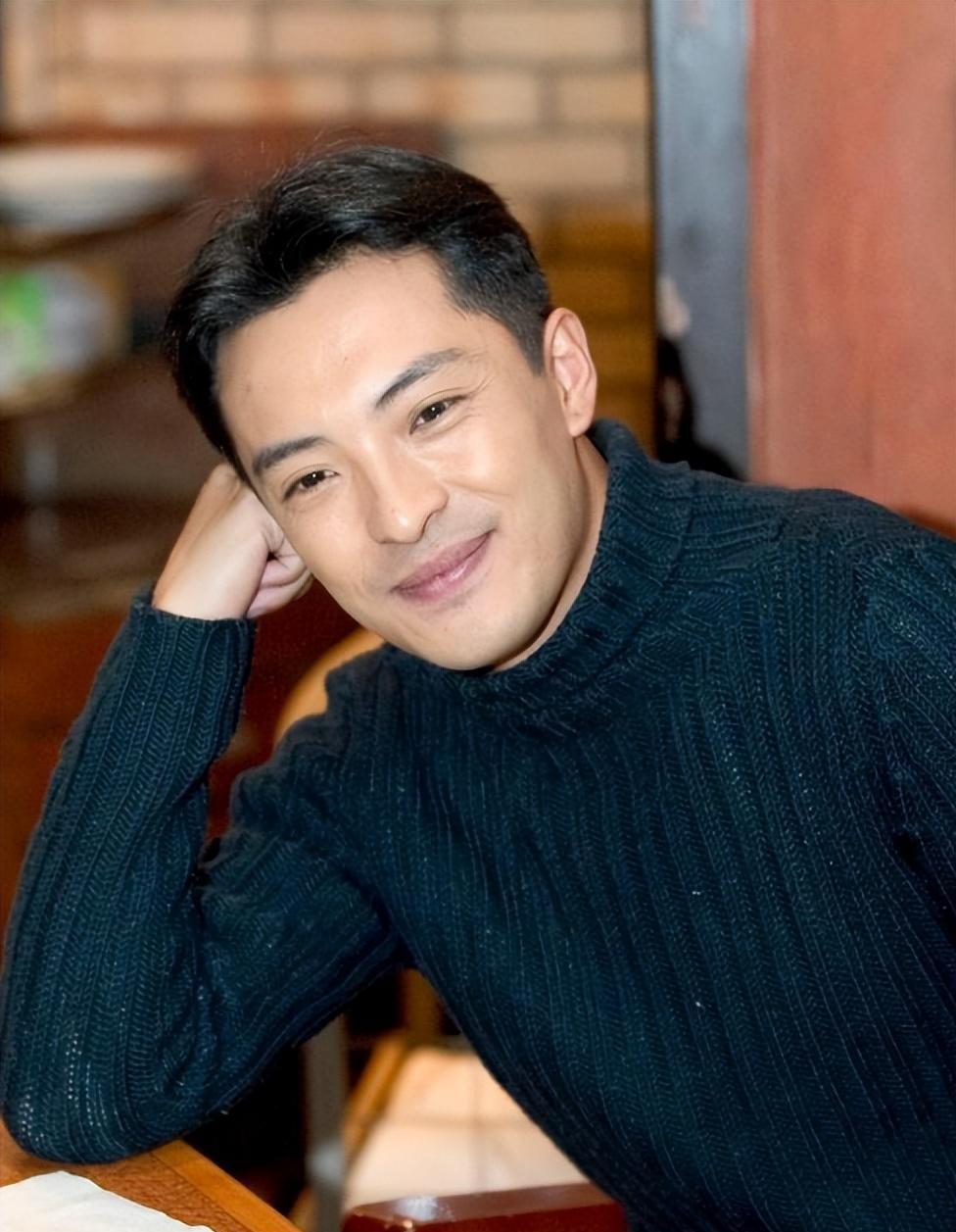 富大龙:三封影帝征服宁静,却7年接不到戏,窘迫时身上仅剩200块_彭德怀