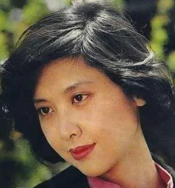她是内地第一美女,美貌不输林青霞,如今65岁依旧风韵犹存_朱琳_生活