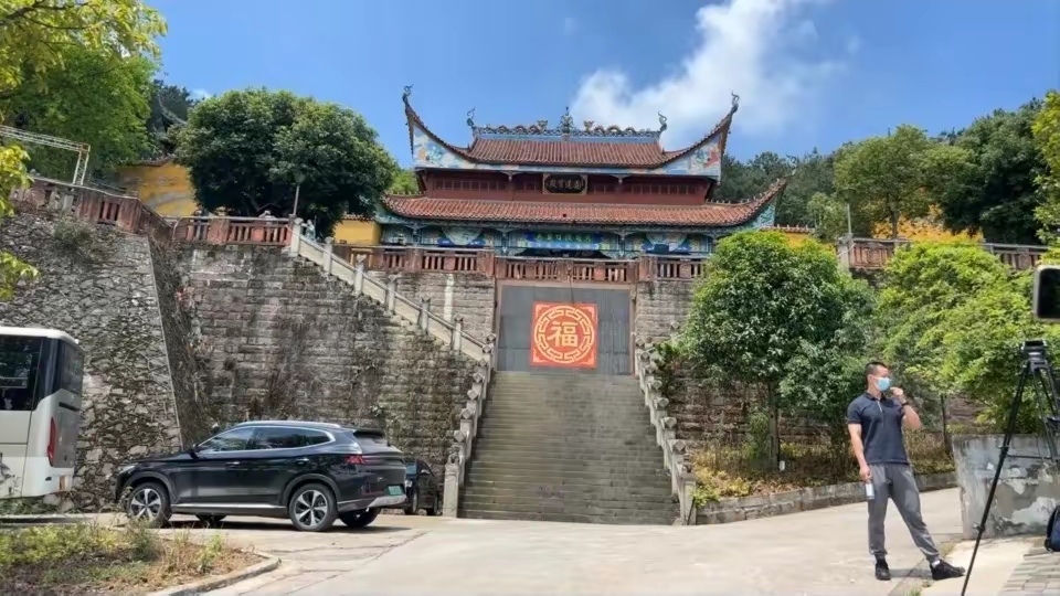 去骨灰存放地天台寺告知她的儿女:母亲已经为你们讨