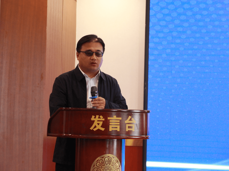 新乐市人民政府副市长赵亚波致辞与会领导和企业还参观了科技成果展