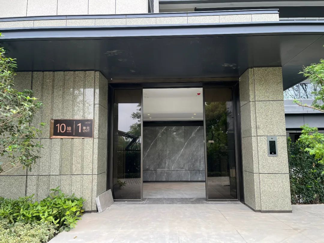 麒麟仁恒交付在即,配称标杆吗?_玻璃_星徽_城市