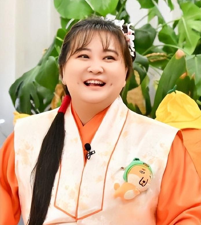 03"隐婚生子"?最近的一段时间,贾玲很少出现在公众的视野.