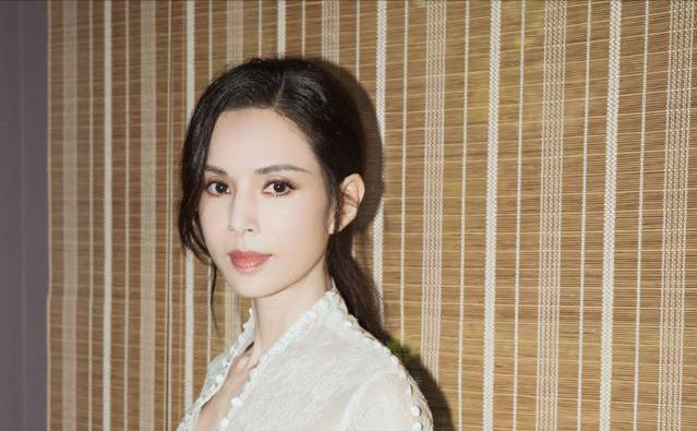 "小龙女"李若彤:和富商在一起10年被分手,如今56岁仍旧单身_郭应泉