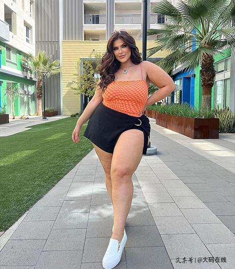 美国大码模特布鲁克·巴罗斯(brooke·barrows)_身材_女人_漂亮