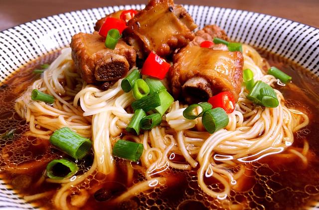 红烧排骨面:晚餐这样做着吃,也不赖!_八角_食材_份量