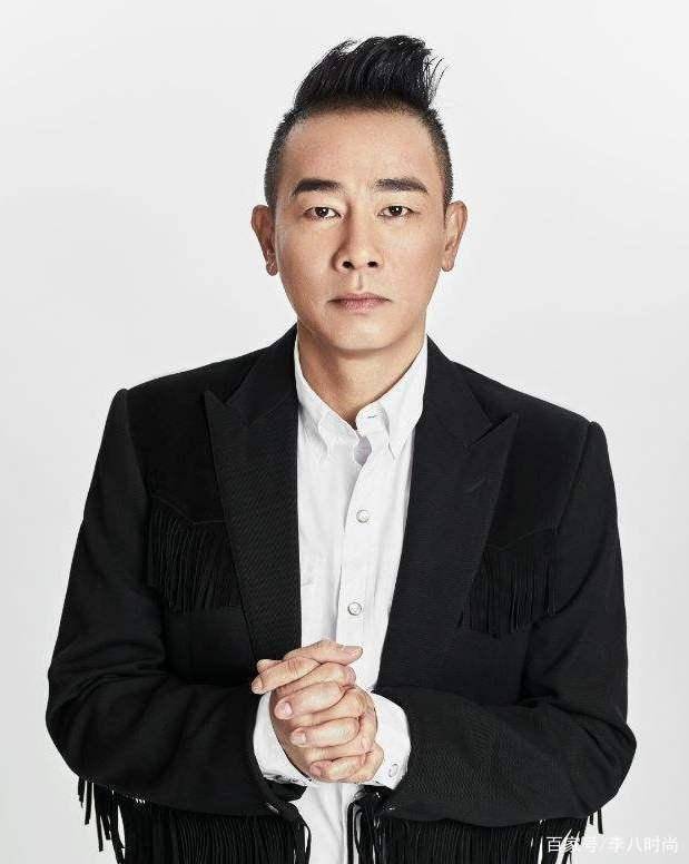 陈小春原名陈小臻,1967年出生于广东惠州市惠阳区,是家中老大,家中