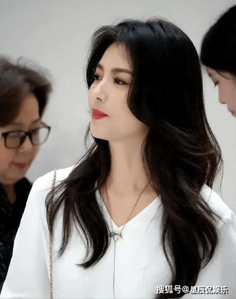 撞脸张雨绮,和原来相比换了个人_一角_吃包子_李玮珉