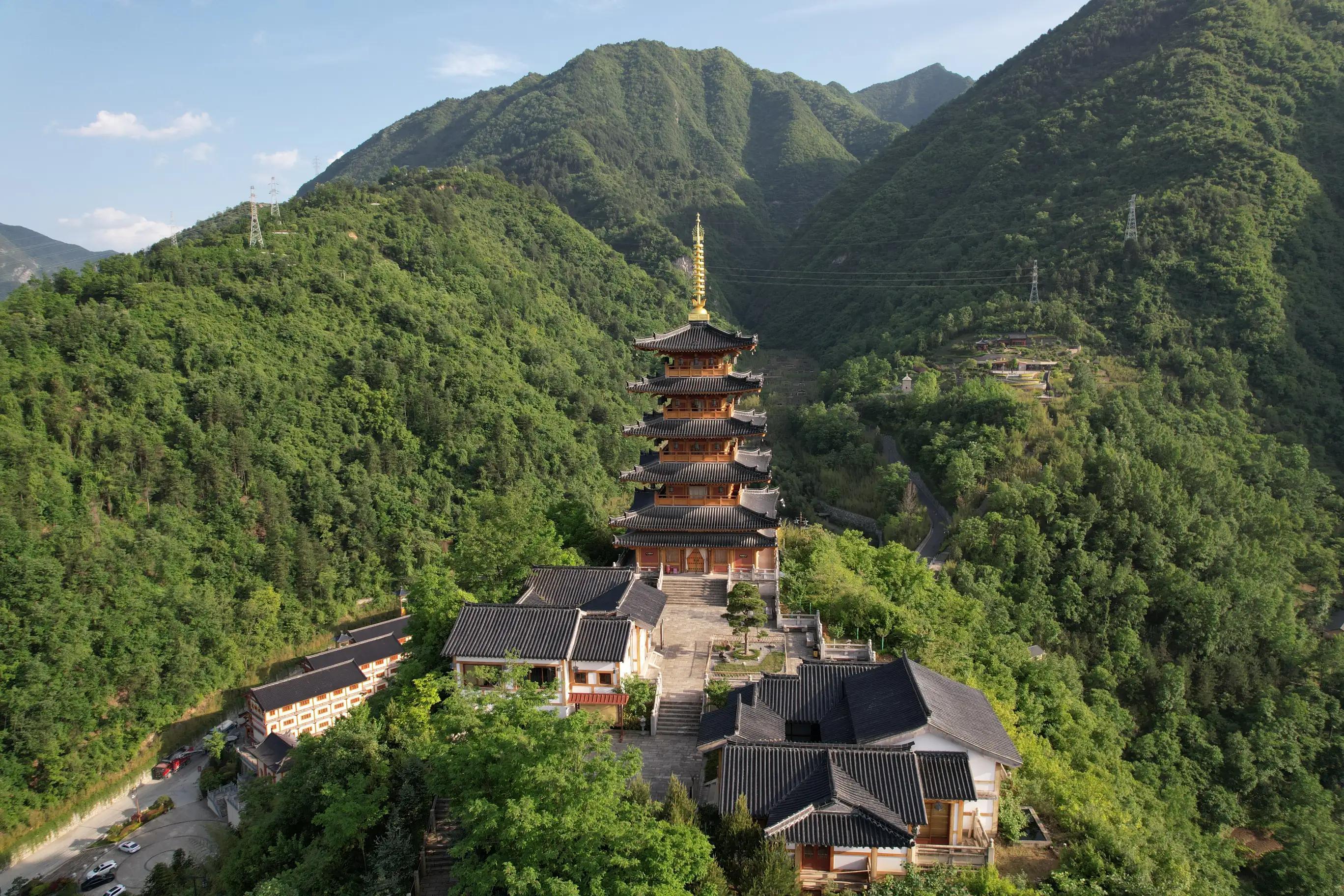 镇安县宣传部推出两条镇安茶旅融合精品景点线路,线路一:镇安象园茯茶