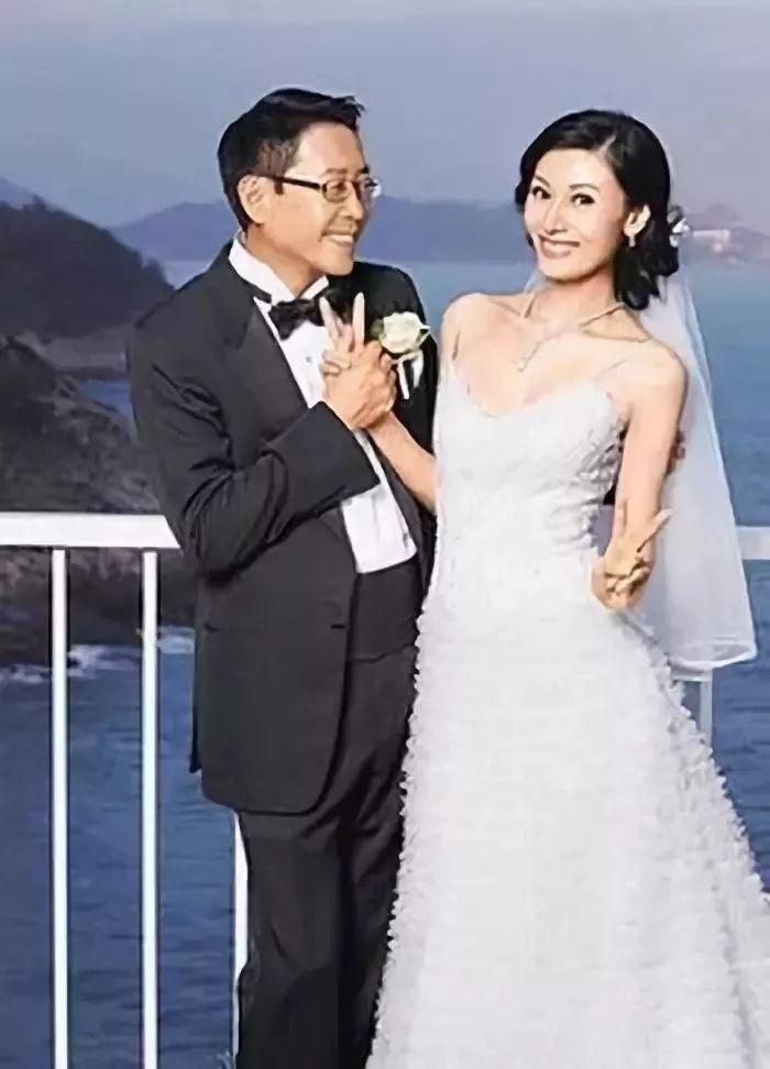 何超琼算不算顶级大美人 看她和李嘉欣的合照就知道了_何老_女儿_父亲