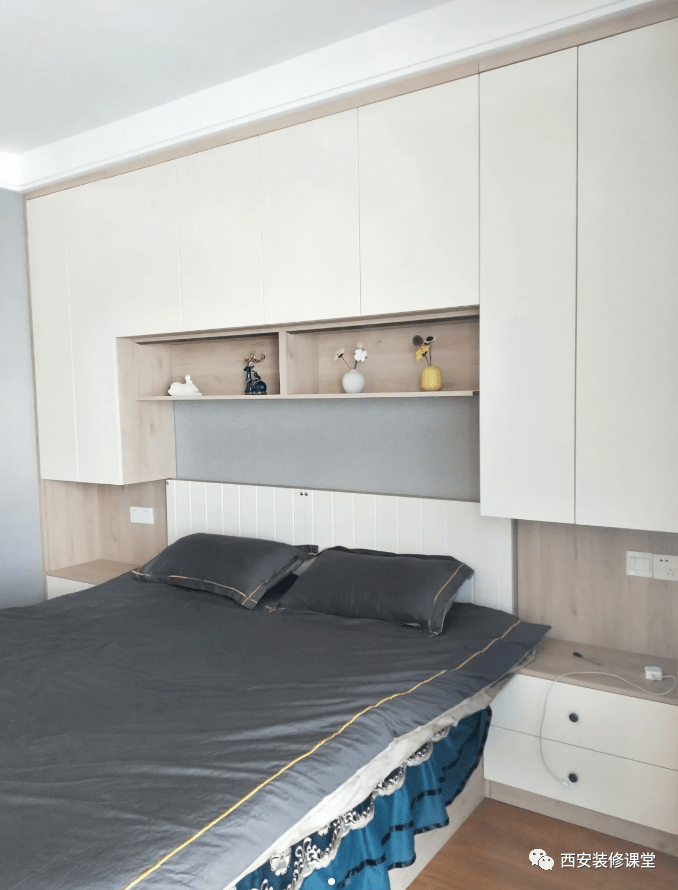 卧室收纳不足,床头利用起来