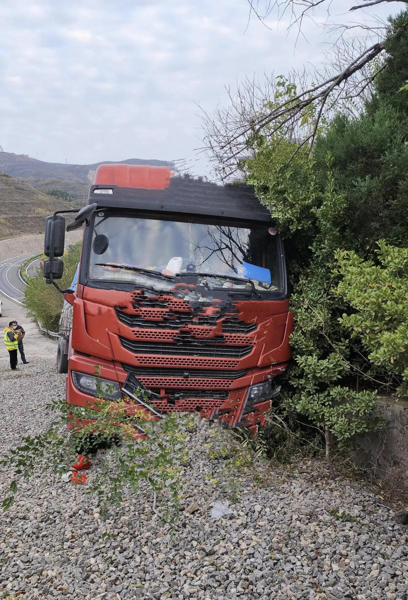 【首次行经】山西侯平高速(运三段)货车驾驶员看过来_路段_车辆_制动