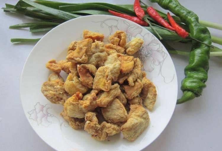 肥肉熬成油渣来吃是不是就不容易长胖了？以下误区不可信！(肥肉油渣怎么做好吃窍门)