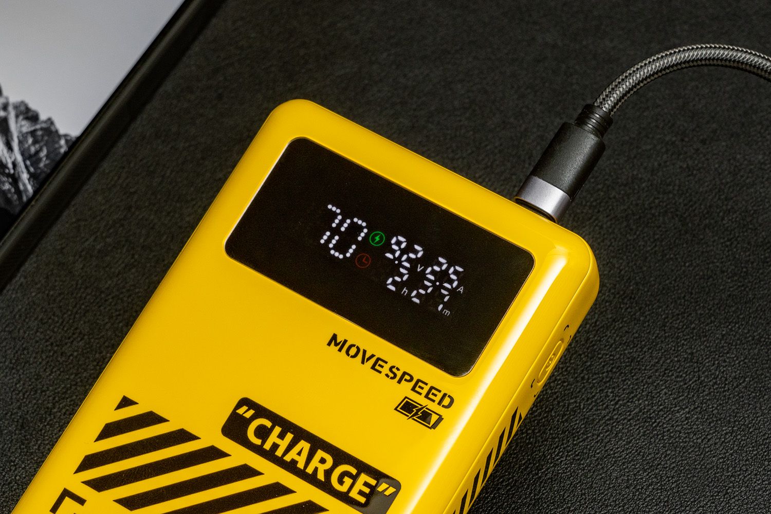 25000mAh、130W、实时功率数显、高颜值可上飞机，移速能量星球充电宝评测