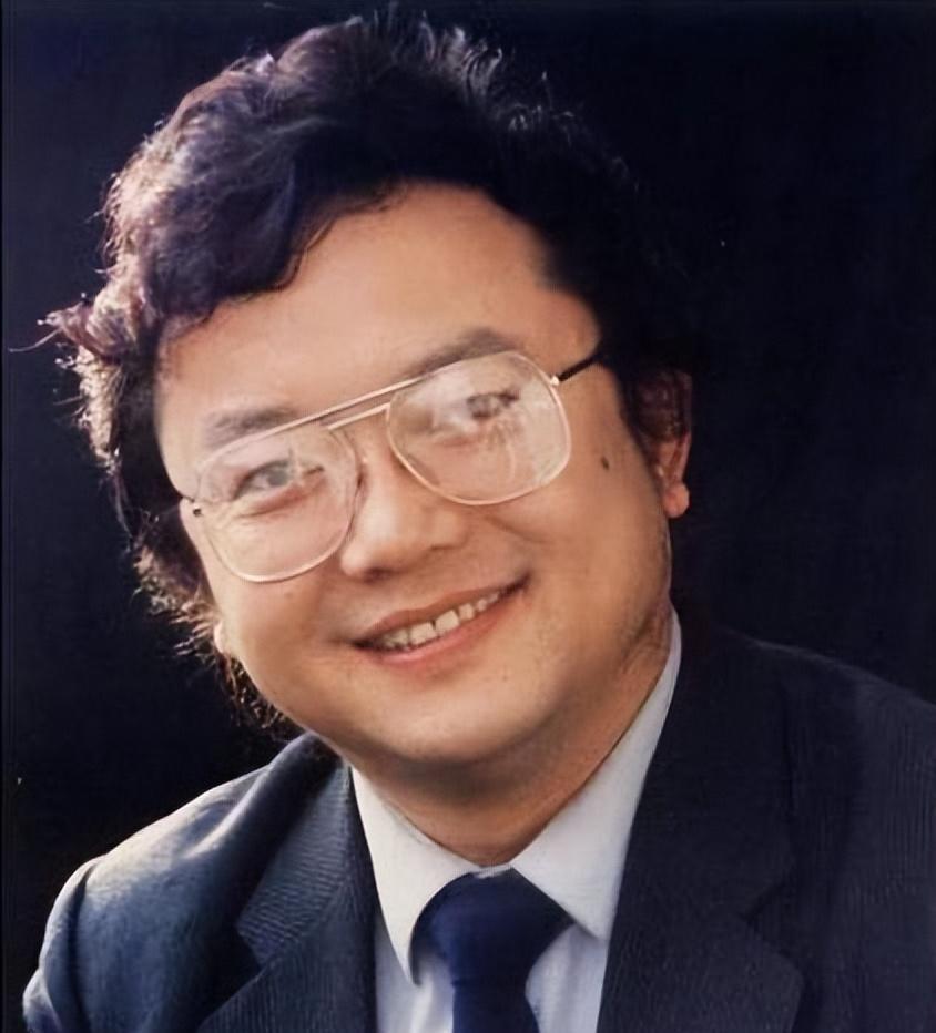 "国家一级演员"王刚:三婚娶小20岁女粉丝,60岁得子后不敢休息_成方圆