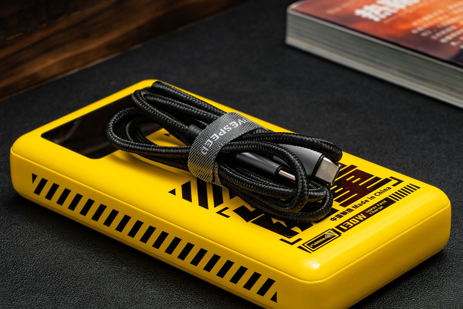 25000mAh、130W、实时功率数显、高颜值可上飞机，移速能量星球充电宝评测