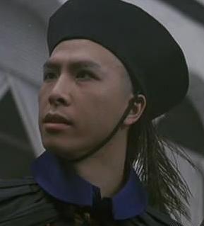 《黄飞鸿之男儿当自强》电影中给李连杰做配,扮演了纳兰元述这个角色