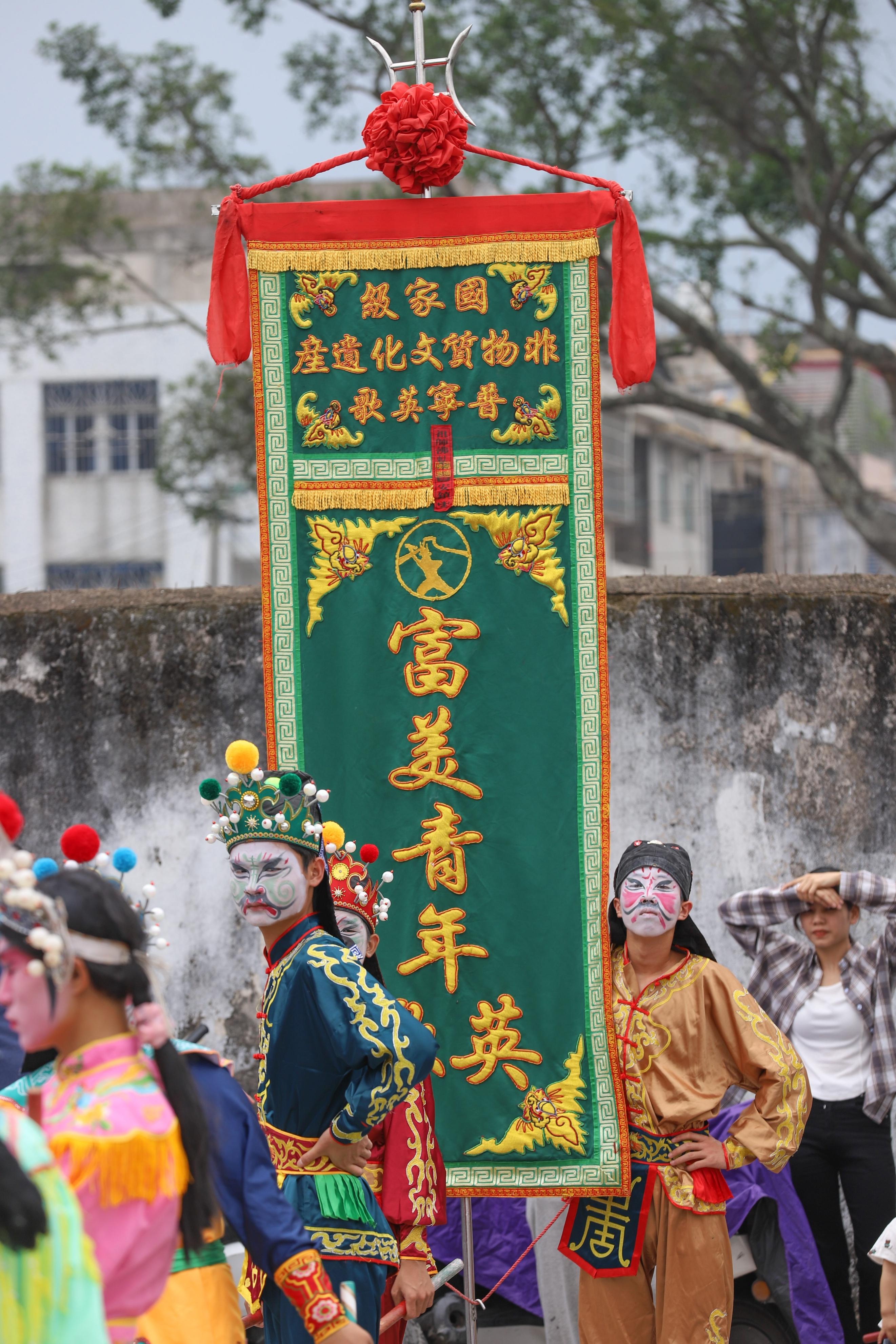 普宁英歌舞,今年最红的"国潮",独具地域特色汉族战舞_表演_舞蹈_梁山