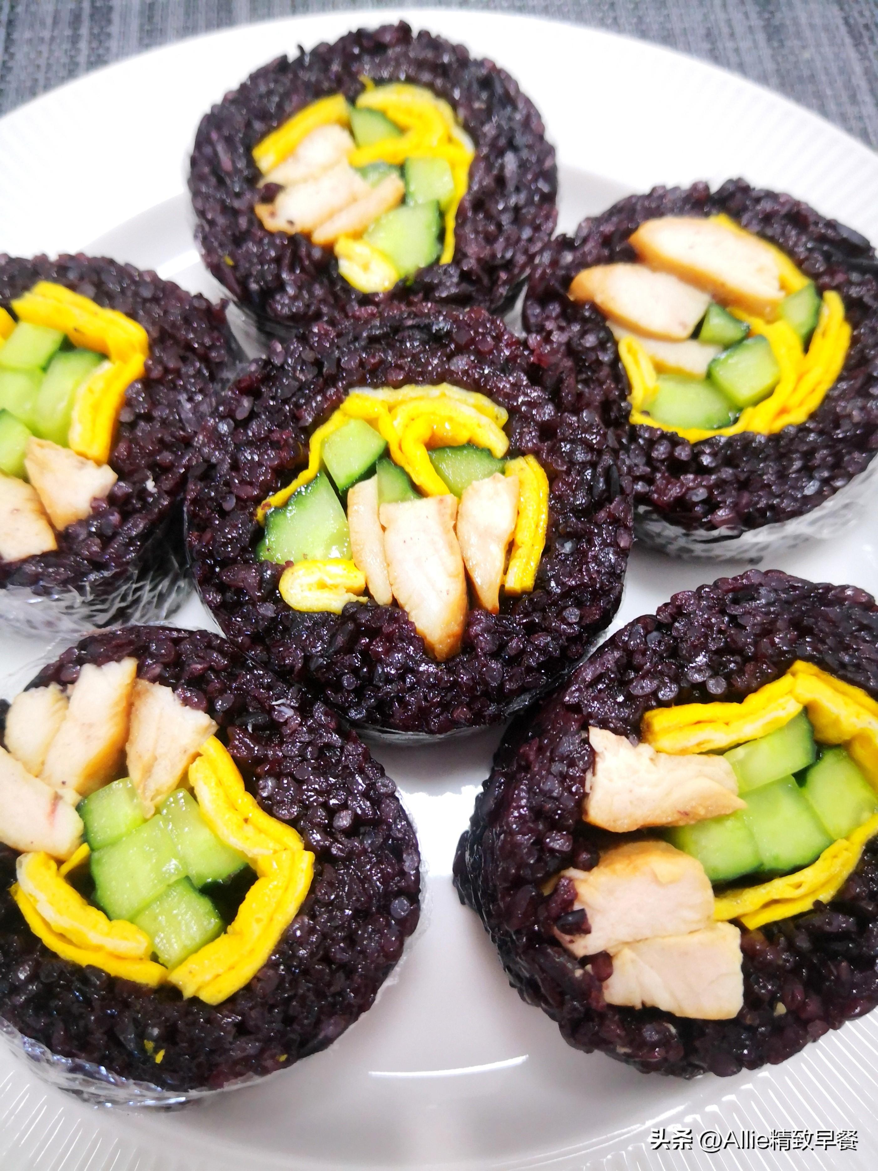 可以外带的紫米饭团,有荤有素,软糯劲道又饱腹,简单无难度_营养_黄瓜