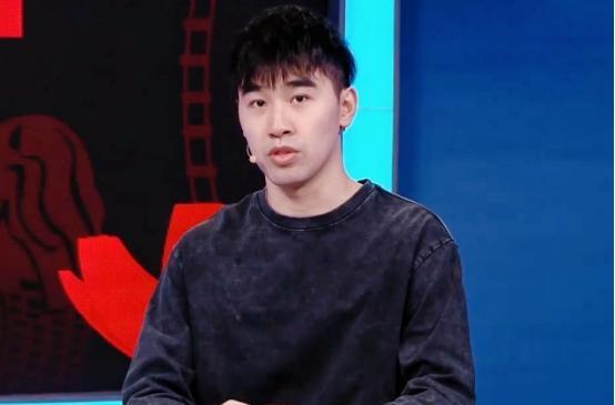 所以我们也看到一些球迷向我们退役的乒乓球队向闫安发这样的问题