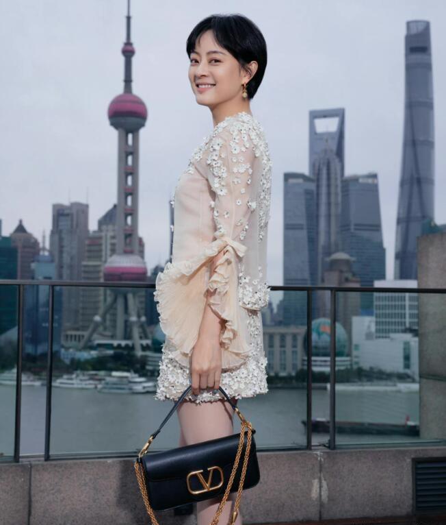 孙俪唯一的泳池写真!10年后再看,还是美的一塌糊涂_身材_的设计_邓超
