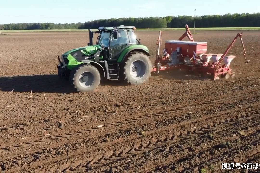 播种季的强强组合,道依茨法尔带格兰播种机播种玉米!
