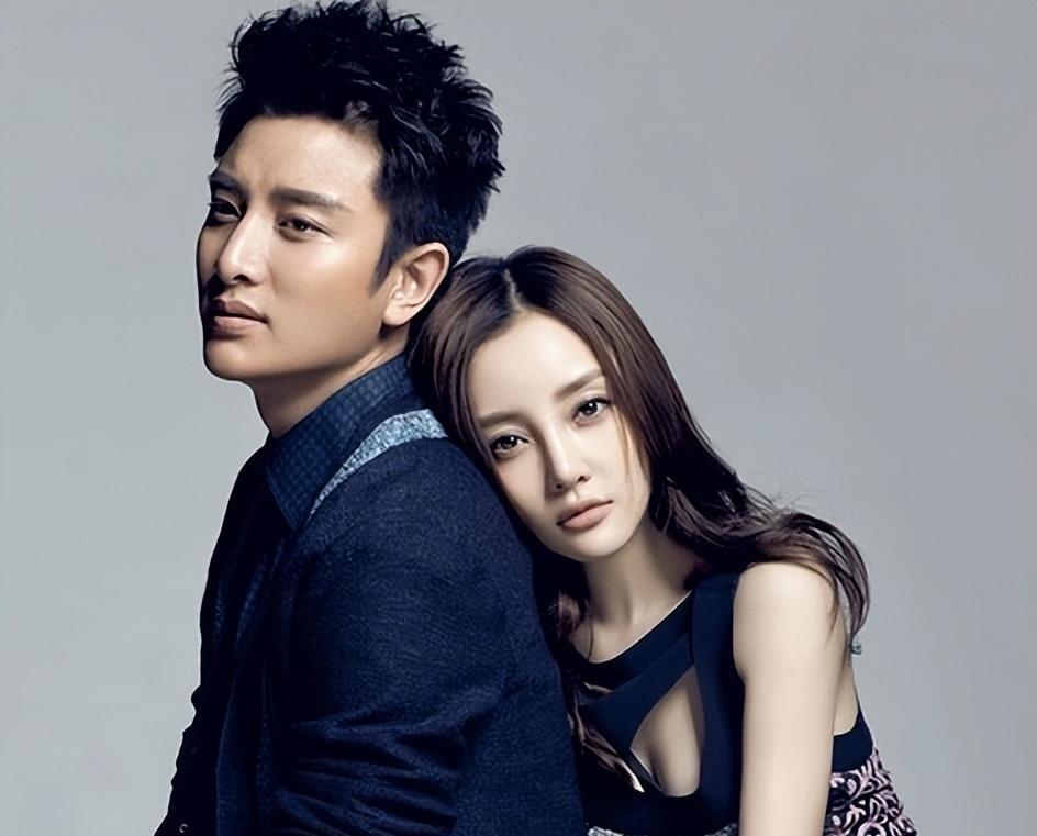 听说李小璐喜欢耳洞,他在耳朵上整了几个,弄到发炎流脓.