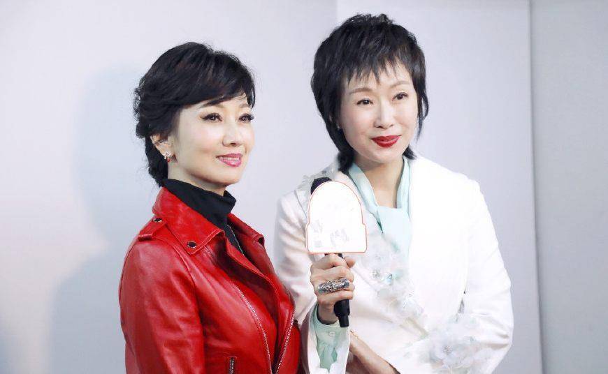 白娘子许仙再同框,时隔多年这画面满满都是回忆_叶童_赵雅芝_经典