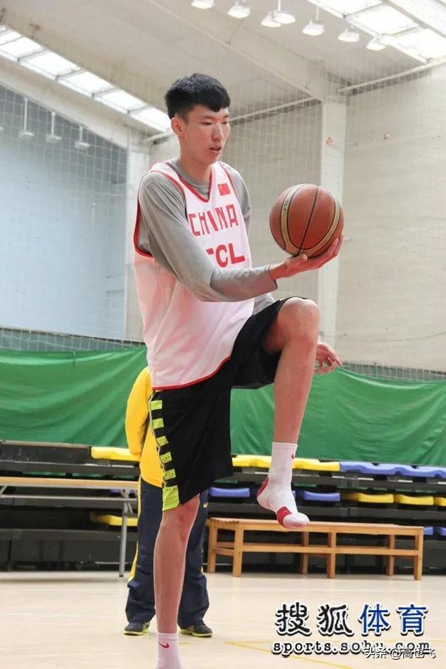 道理很简单,都知道自己有一条瘸腿,想用一条好腿换一个周琦,就得豁出