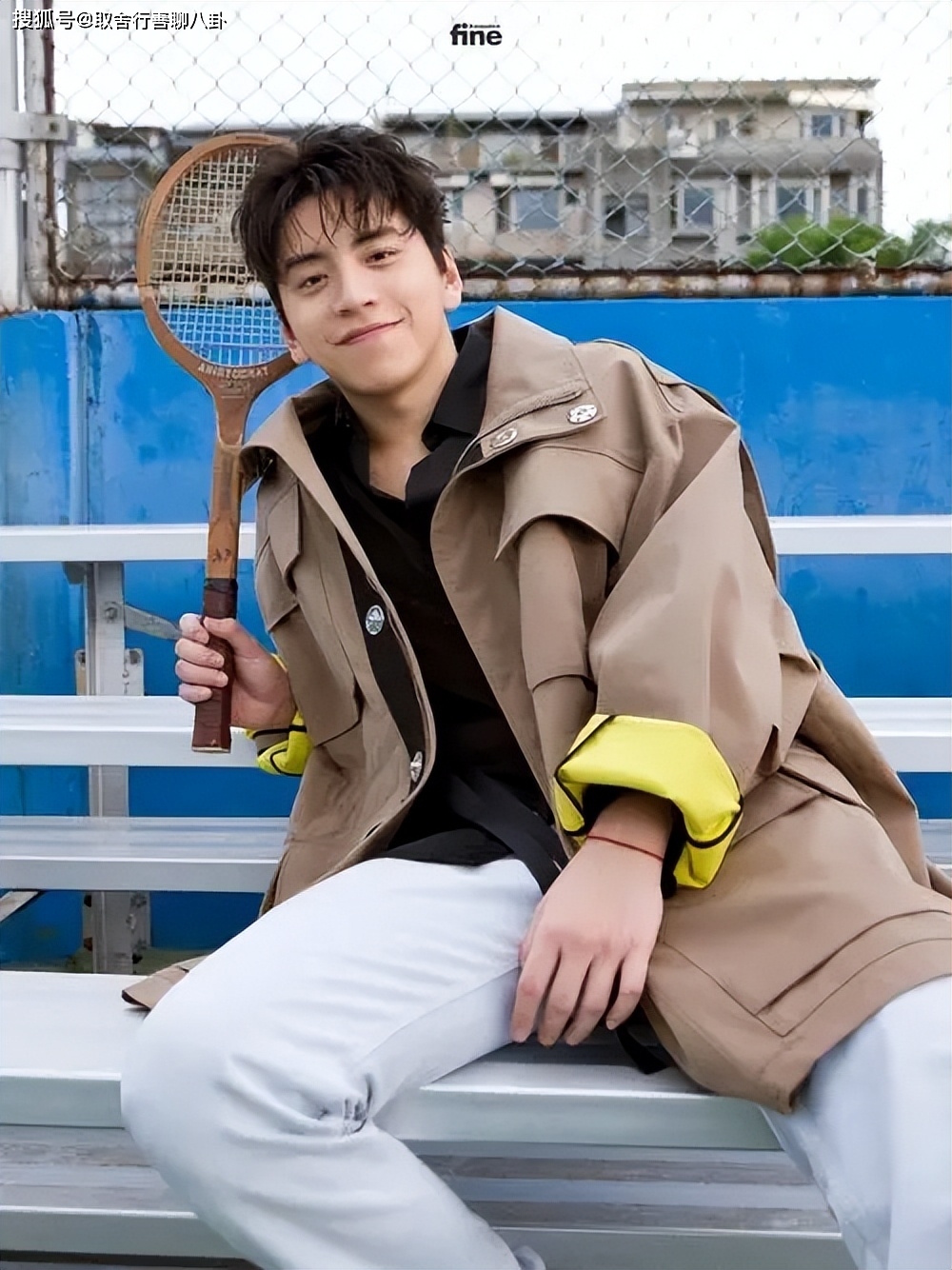 台媒曝王大陆与蔡卓宜手牵手逛街,吃饭时相互喂食,超甜蜜_台湾省_网友