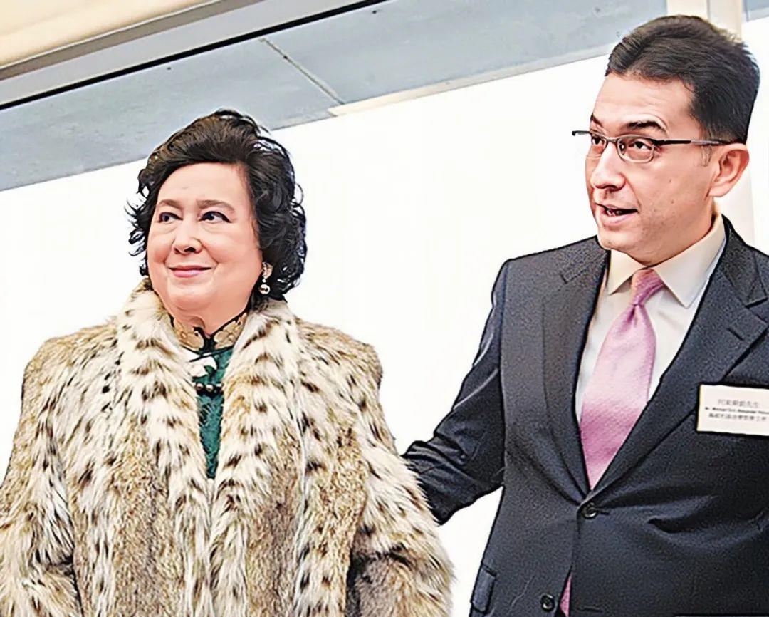 这边过了嘴瘾,那边麦舜铭欠的钱仍然要何婉琪还,于是何婉琪先发制人
