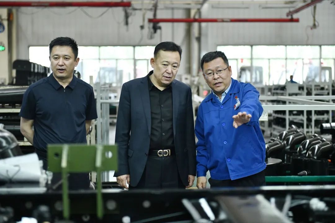 鄂尔多斯市鄂能投资集团董事长郝健邦一行来北奔重汽参观交流_能源