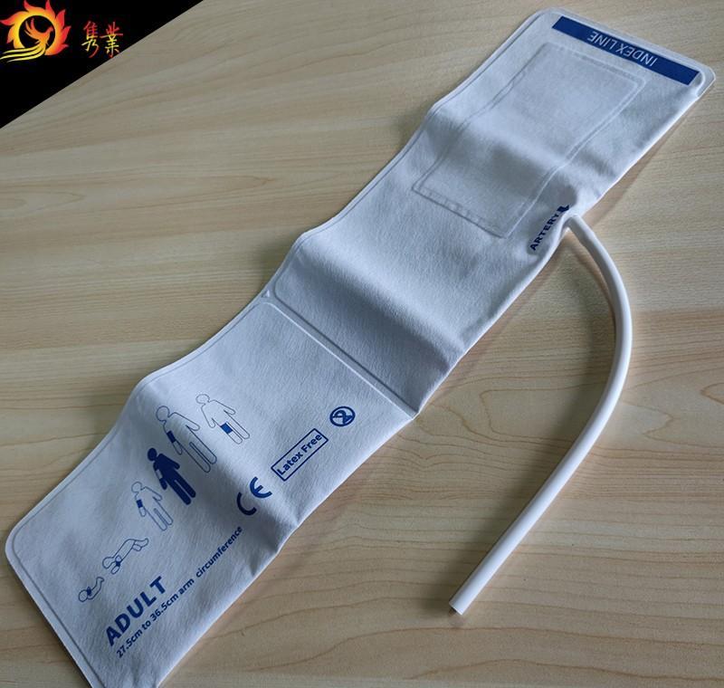 一次性血压袖带由医用材料制成,具有柔软,透气,舒适